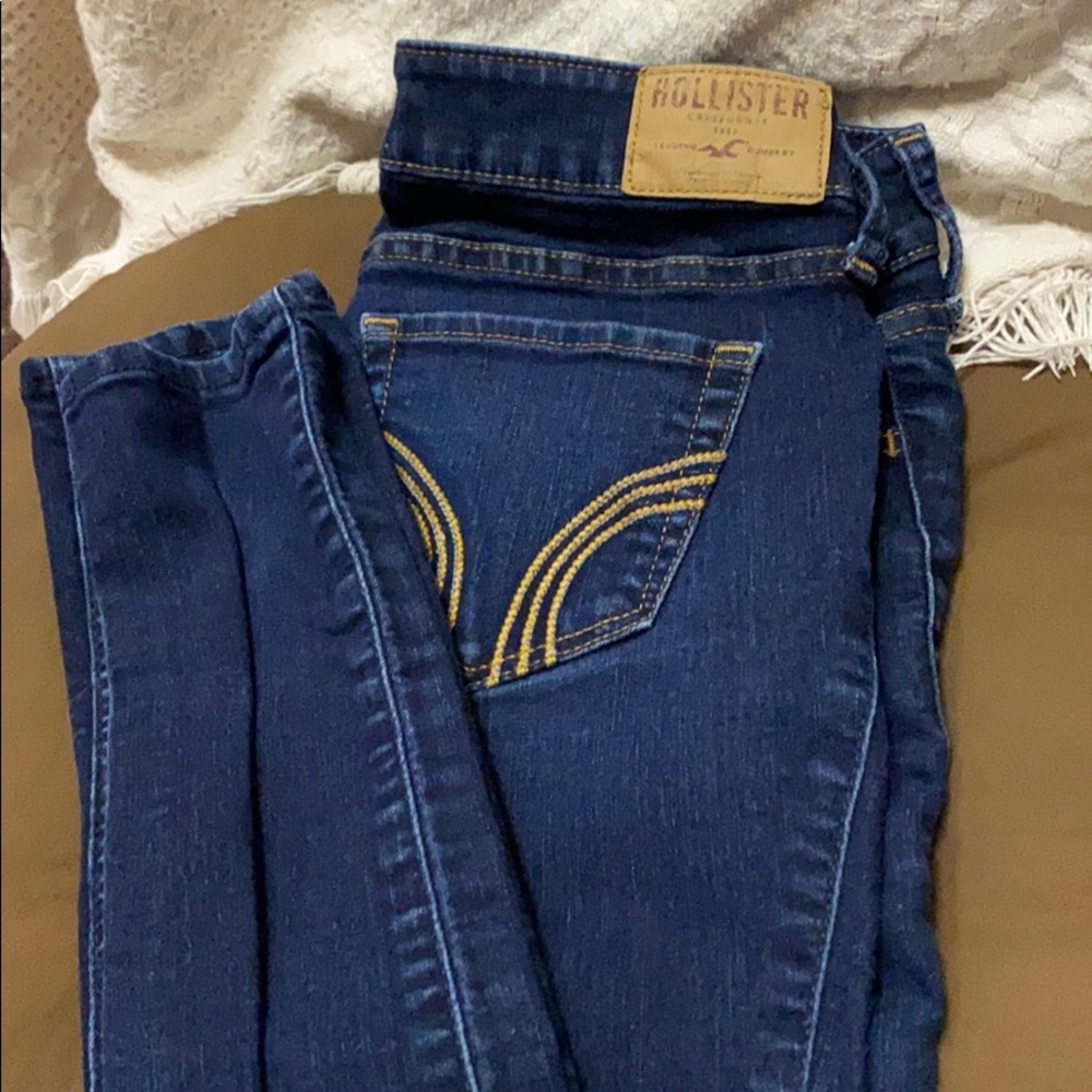 Non ripped jeans